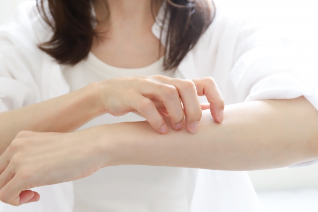 肌への刺激や摩擦が肌荒れを悪化させる原因になります