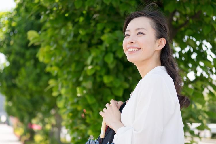 笑顔の女性